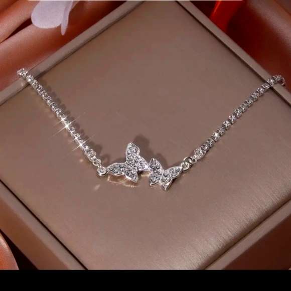 NEW Double Butterfly Rhinestone Bracelet - Picture 1 of 6